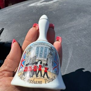 Buckingham Palace Souvenir Decorative Bell - White